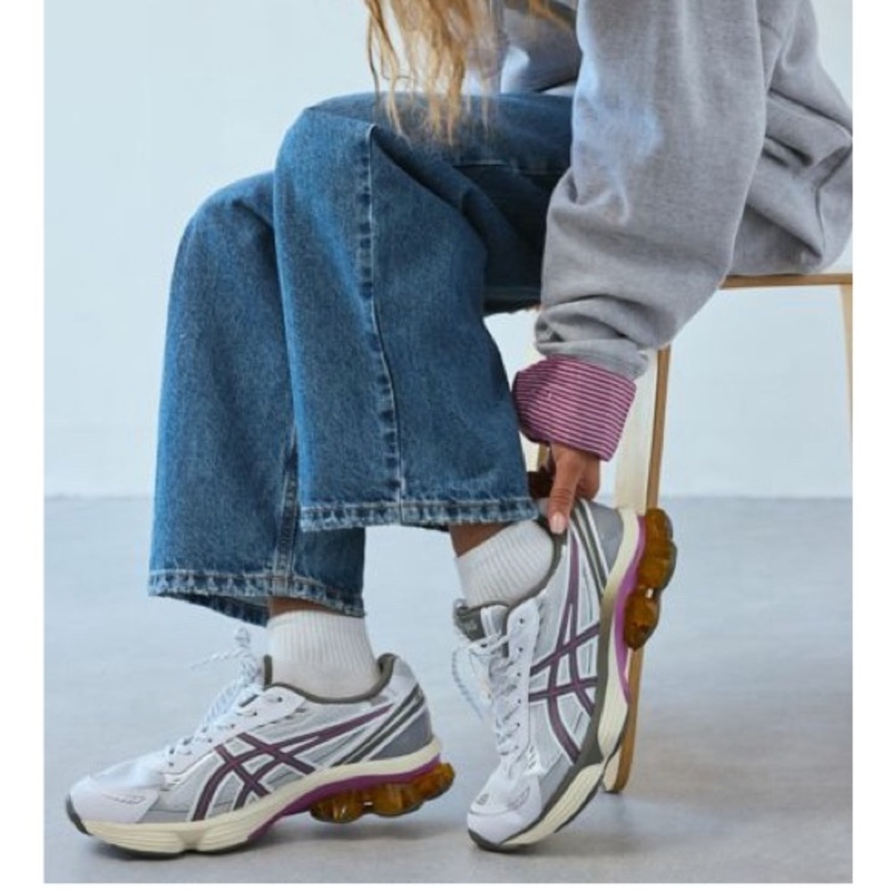 Asics White Sneakers with Purple Accents, Super cute